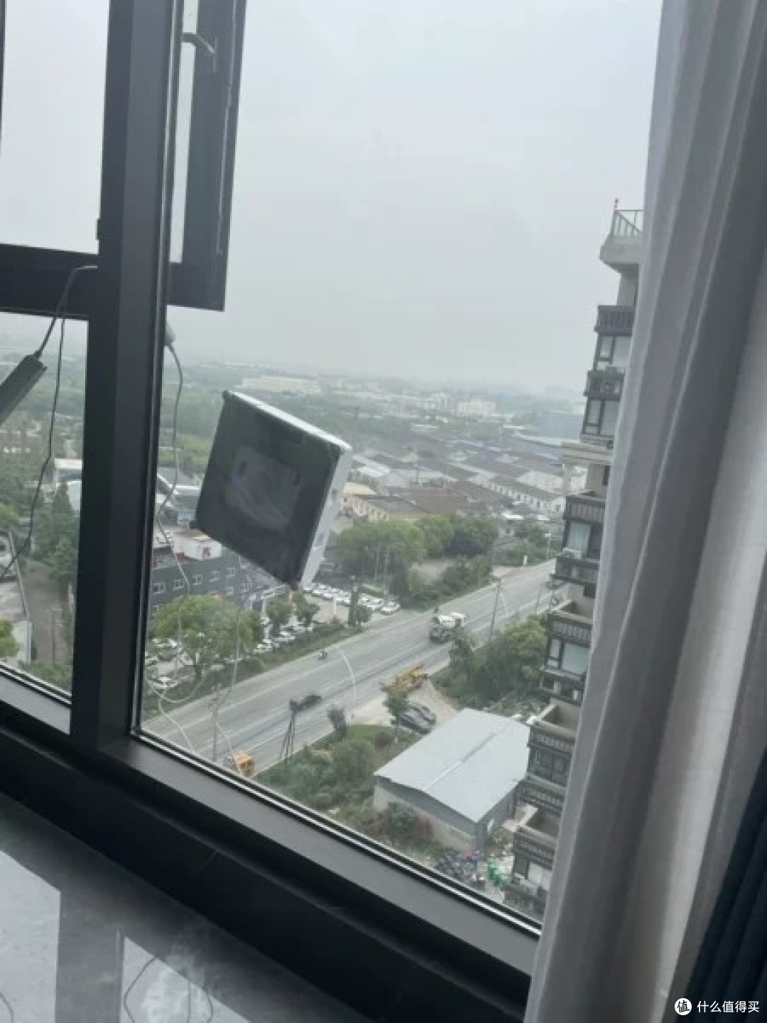 擦窗机器人是智商税吗?听了过来人的体验,我发现选错了
