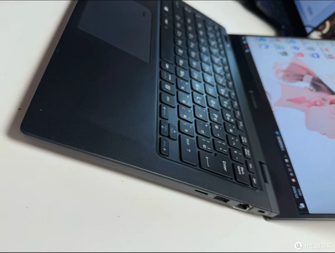 仅 747g 日系大船本!东芝 Dynabook G83 千元内商务二手本实测