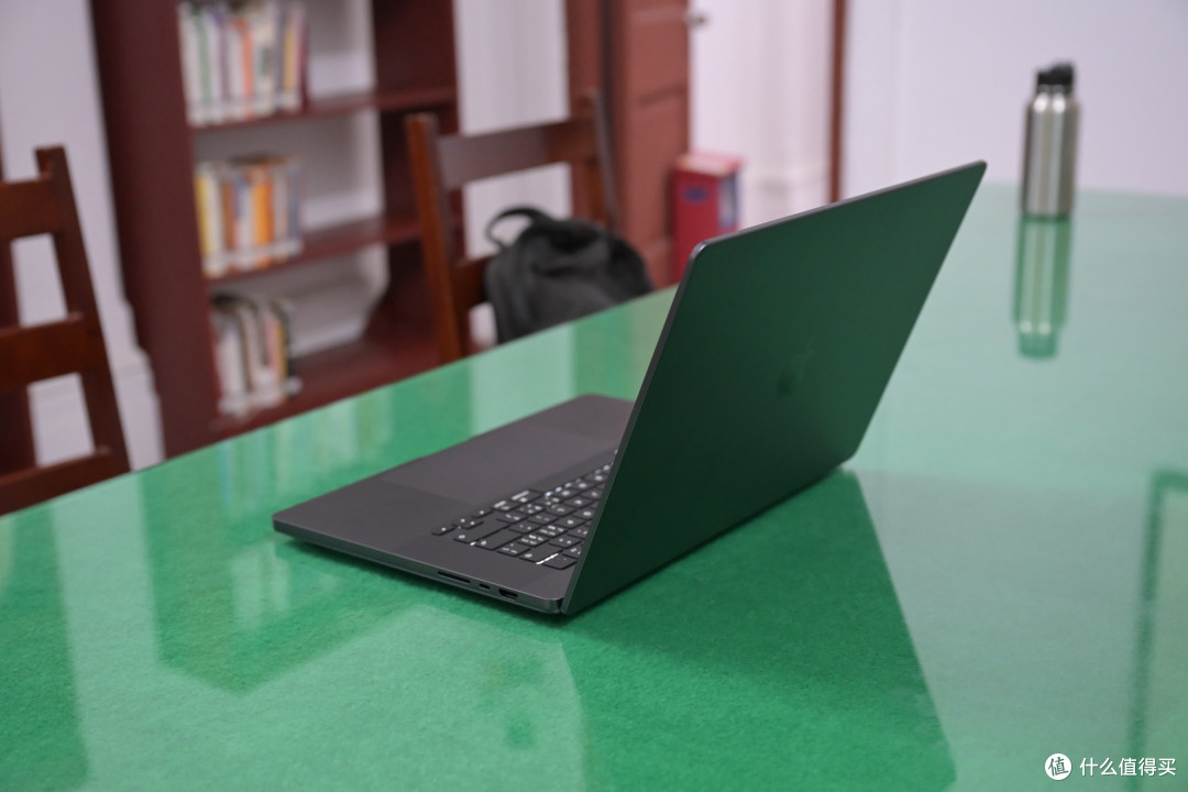 原谅我激动的指纹!苹果 MacBook Pro M5 Pro 16寸开箱