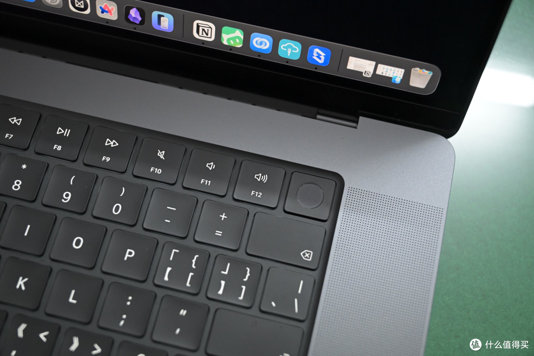 原谅我激动的指纹！苹果 MacBook Pro M5 Pro 16寸开箱