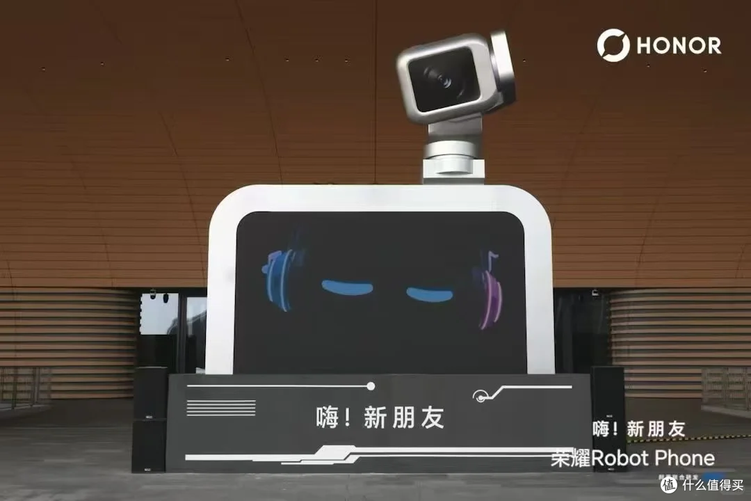 16GB+1TB!荣耀Robot Phone发布,内置四自由度钛合金机械云台!