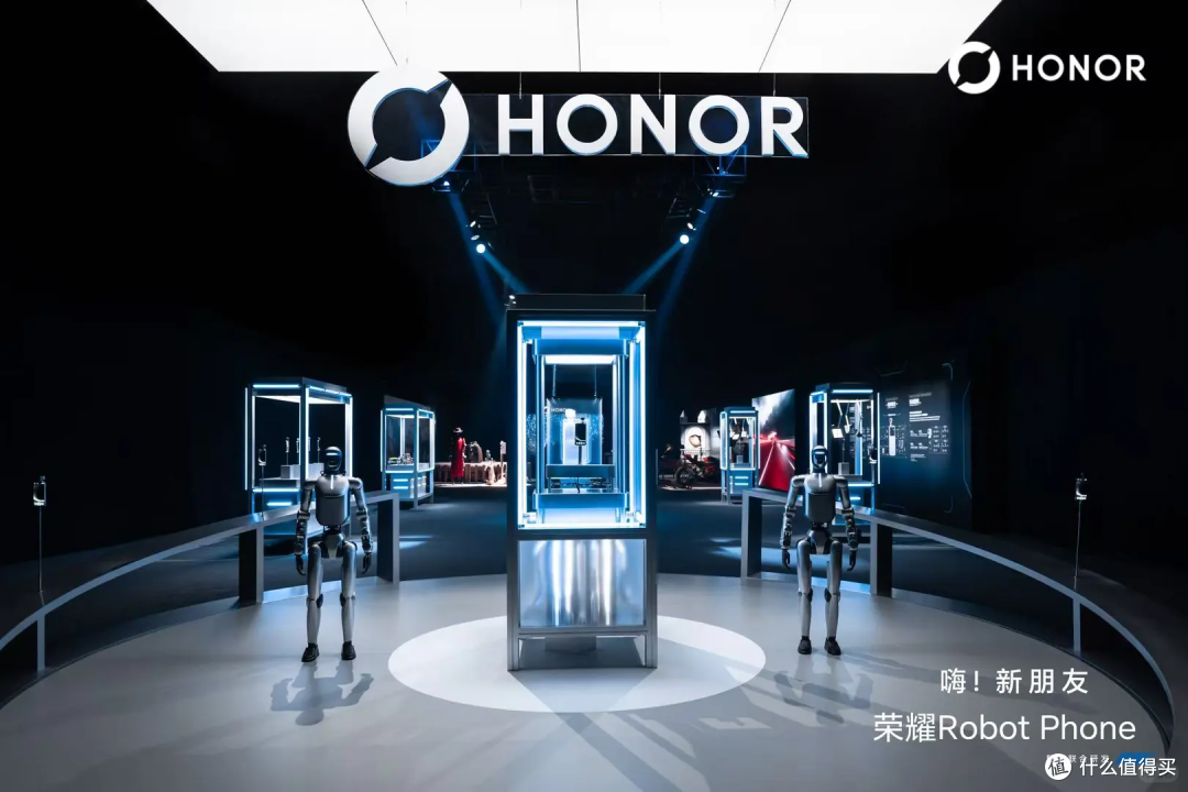 16GB+1TB!荣耀Robot Phone发布,内置四自由度钛合金机械云台!