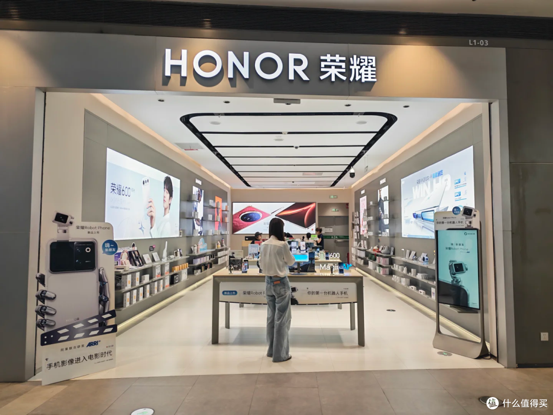 16GB+1TB!荣耀Robot Phone发布,内置四自由度钛合金机械云台!