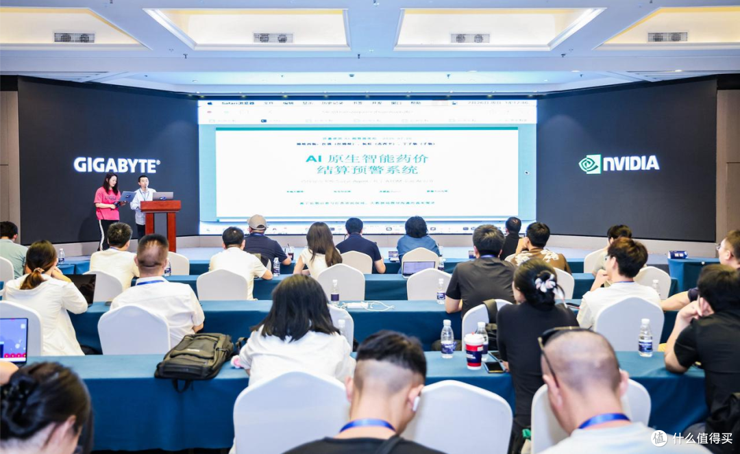 桌面级的千亿算力?AI开发者利器:技嘉AI TOP ATOM超算现场体验