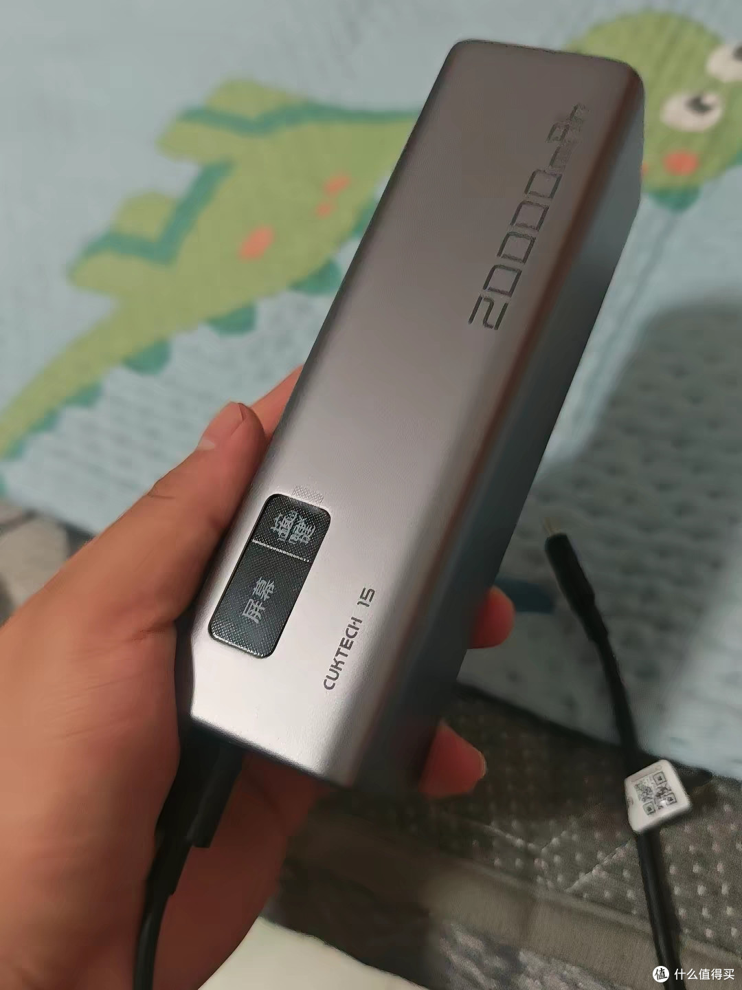手机电量焦虑症有救了!这充电宝又小又快还很能扛