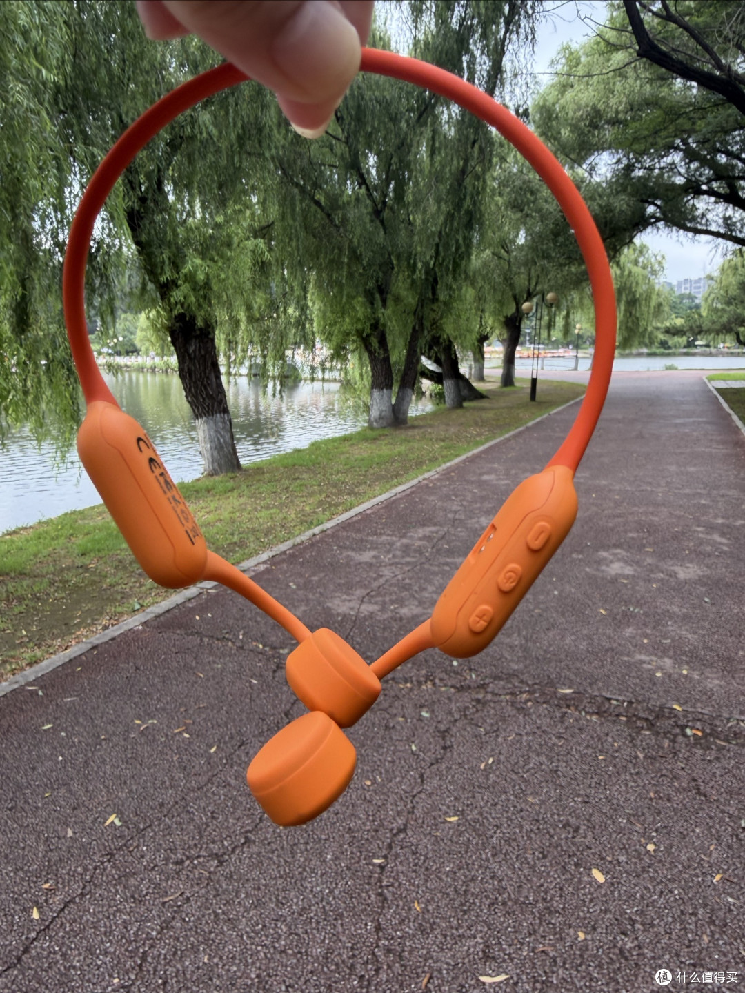 跑了大半个月，这副两百多的骨传导耳机到底香不香？