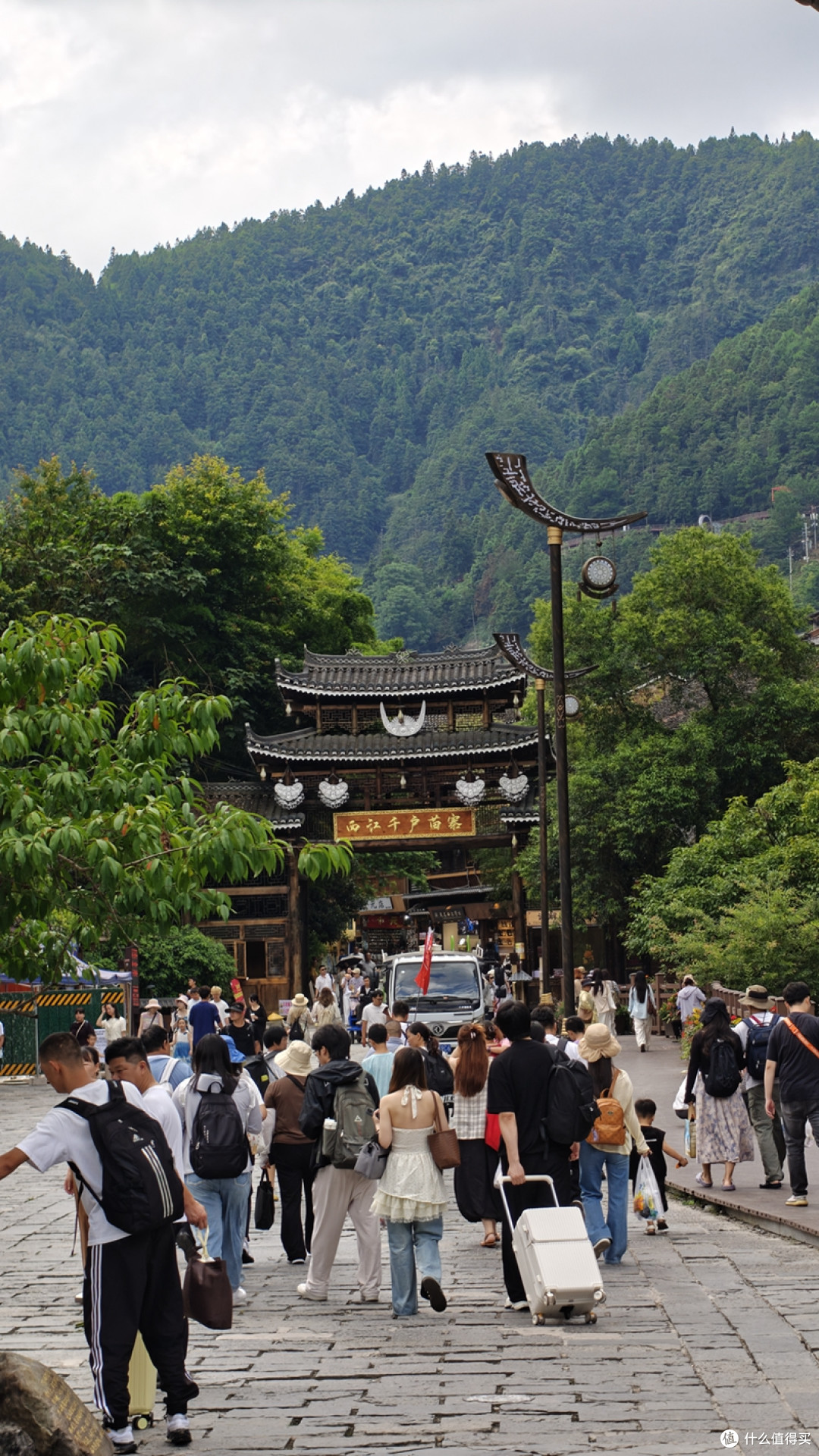 穿苗服品酸汤观瀑布玩漂流,爽爽贵州旅行周记