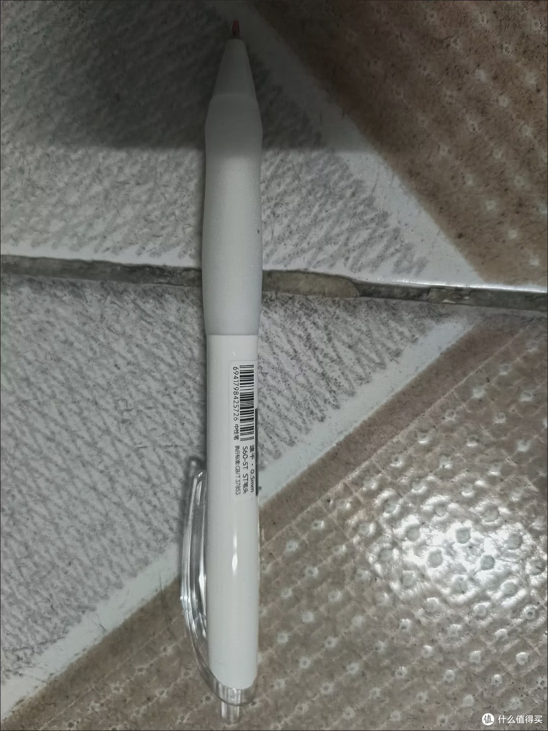 得力 S60-JZ:0.5mm 黑色速干按动,书桌上的"低调实力派"