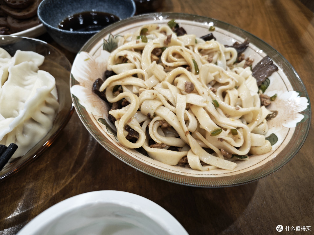 夏日烟火气,围桌包饺子|首农配齐食材,一家人都爱的治愈碳水局