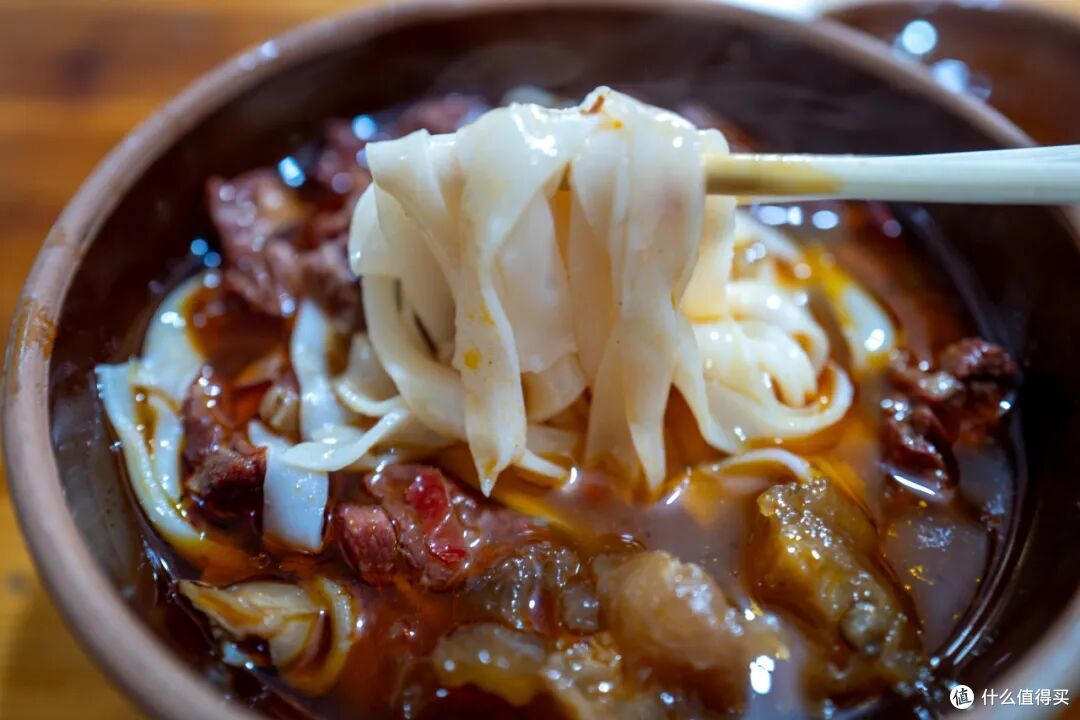 二两白酒一斤肉,回家再睡三刻钟!这座城的过早方式比武汉还硬核