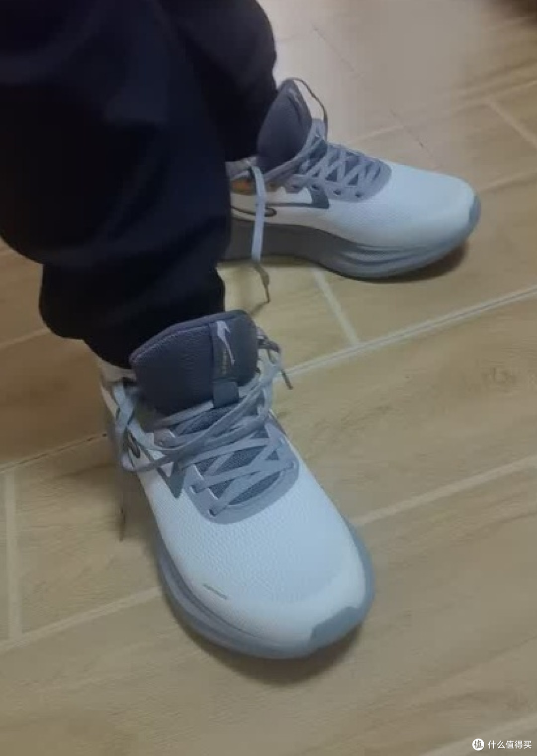 这双“厚重”的运动鞋,托起了中年人的运动底气