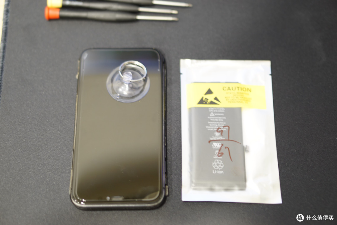 死马当活马医 战损iPhone11更换电池