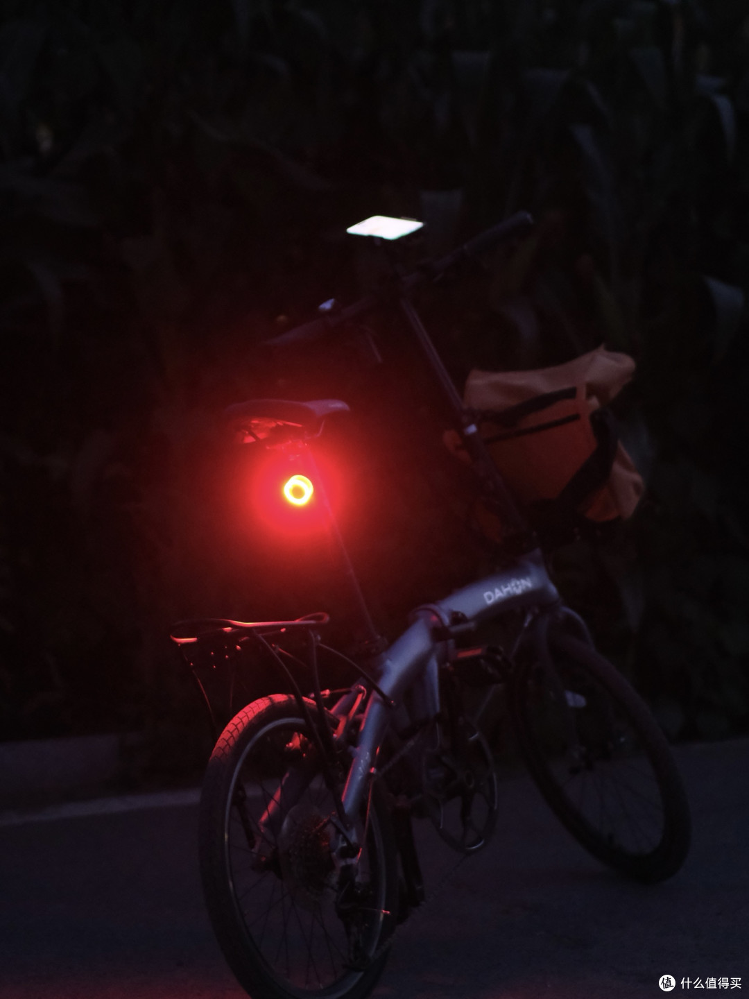 自行车尾灯原来可以这么智能!夜骑更安全!