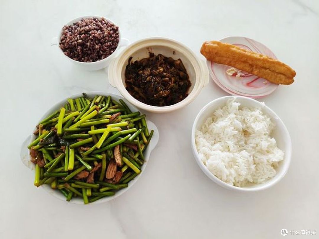 看看我家午餐,剩饭剩菜也吃得香,五种搭配,营养也不错!