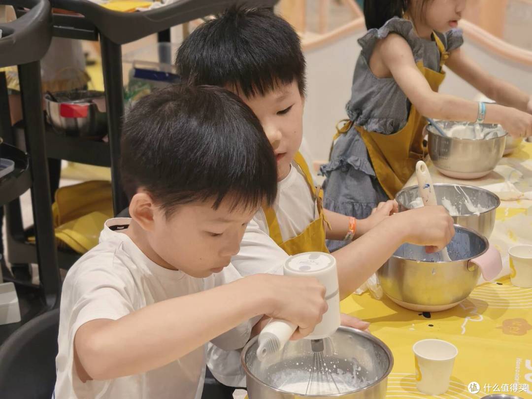 不止是护脊书包!户外老牌“多特”,7岁体育生课业训练从容兼顾
