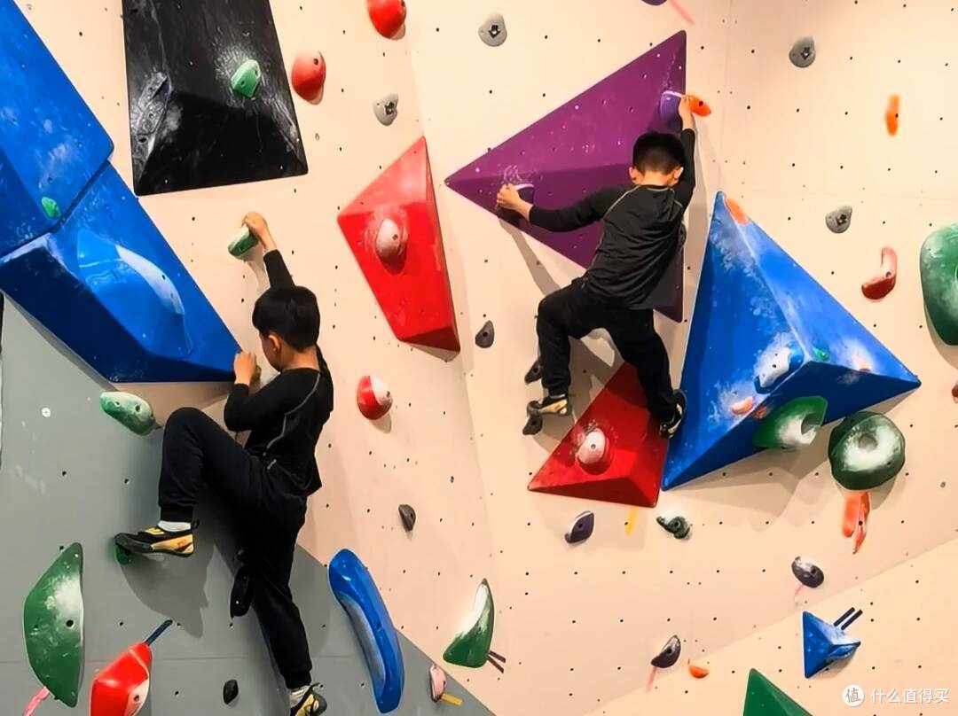 不止是护脊书包!户外老牌“多特”,7岁体育生课业训练从容兼顾
