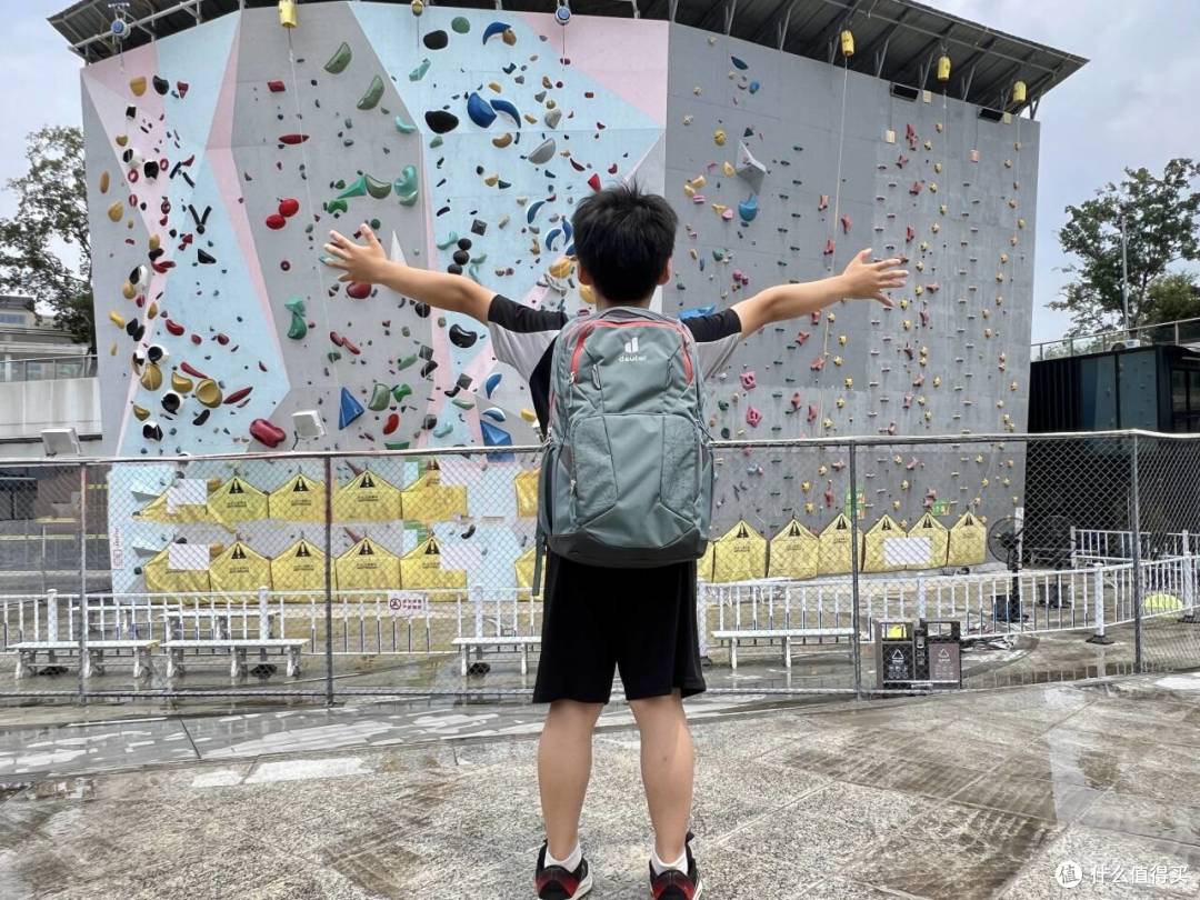 不止是护脊书包!户外老牌“多特”,7岁体育生课业训练从容兼顾