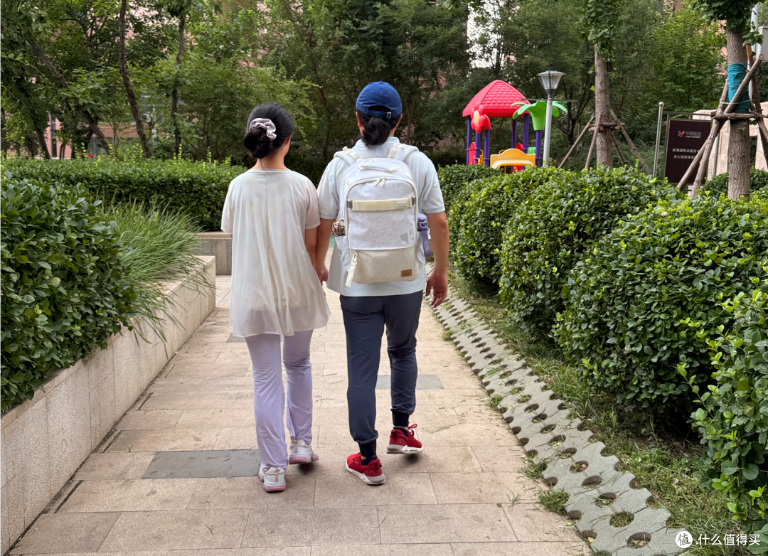 吐槽老婆买书包太贵,三年后被狠狠打脸:GMT护脊书包深度实测