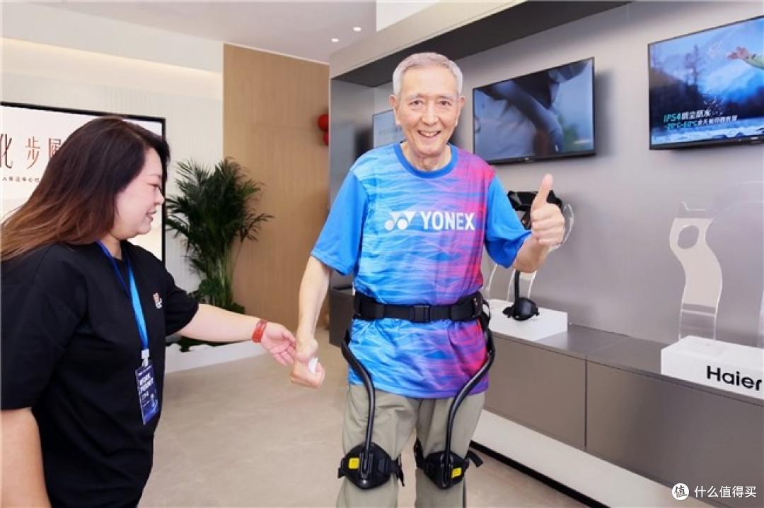 全国首家!海尔AI家庭机器人青岛店开业,解锁无人家务AI生活