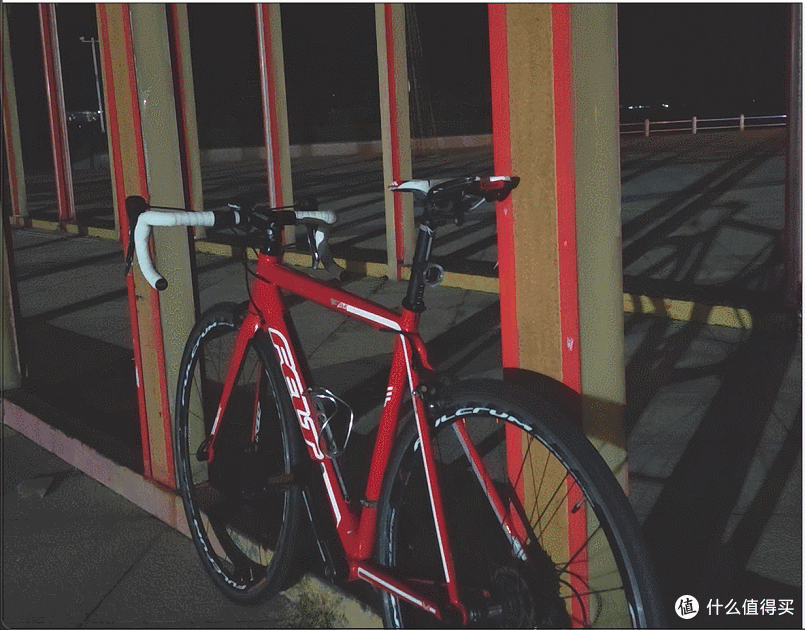 星环守护,夜骑无忧:迈极炫VIVEE50智能感应尾灯使用体验