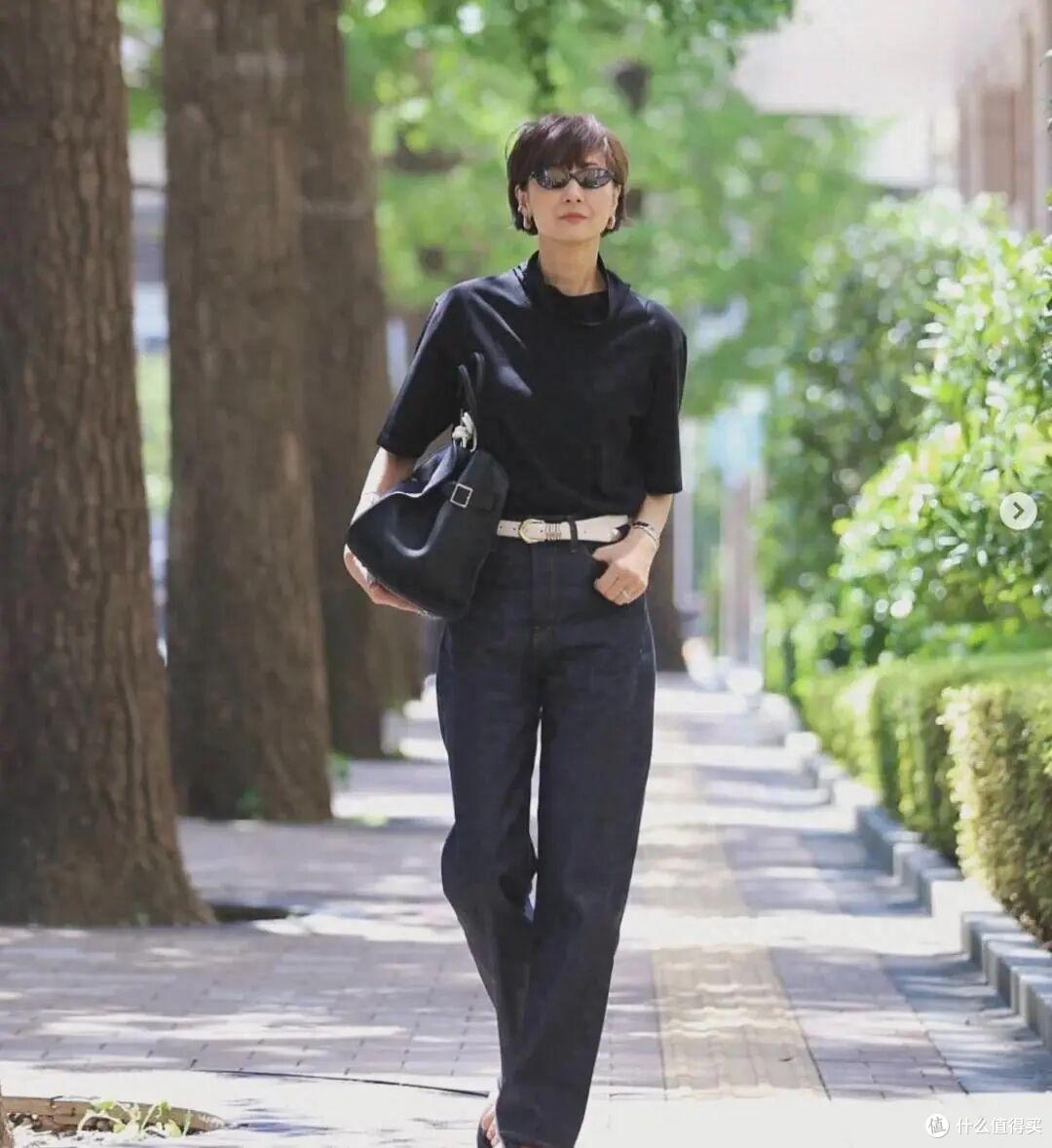 建议中年女人:裤子不穿紧身的、鞋子不配白袜,让穿衣松弛随性!