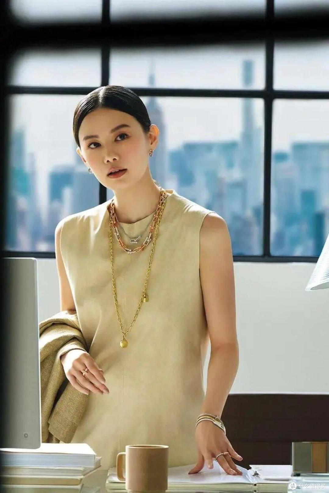 建议中年女人:裤子不穿紧身的、鞋子不配白袜,让穿衣松弛随性!