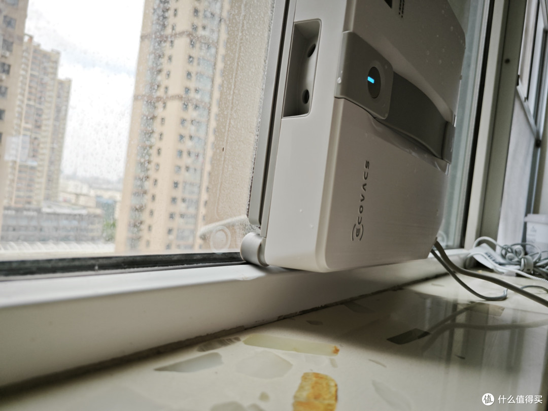 高层擦窗太危险?387元拿下科沃斯MiNi,一次家政钱换几年省心!