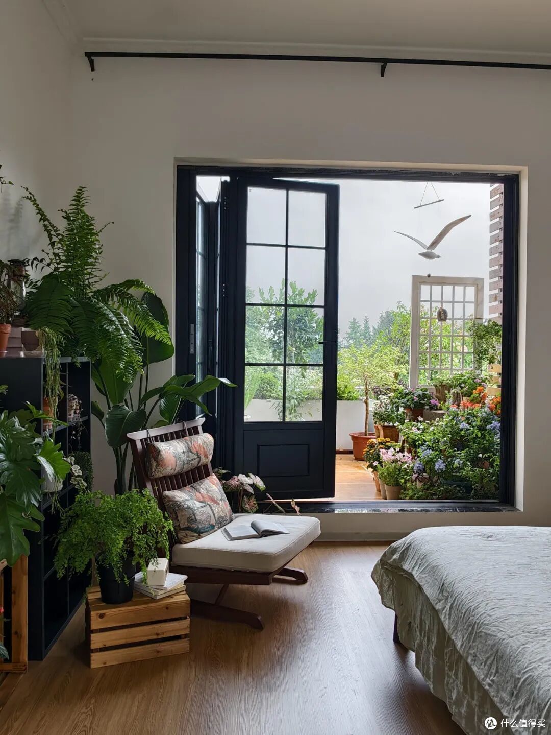 一楼住了5年,卖掉换到了顶楼,发现两者区别很大,还是顶楼好