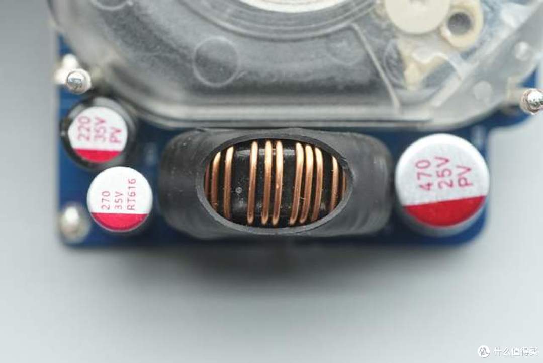 136W 大功率+分段悬停伸缩线!拆一款京东京造高口碑车充