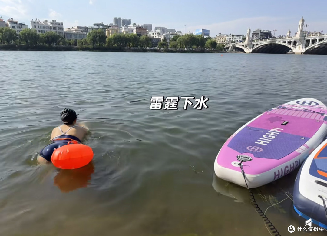 冬季游泳:装备与环境的重要性