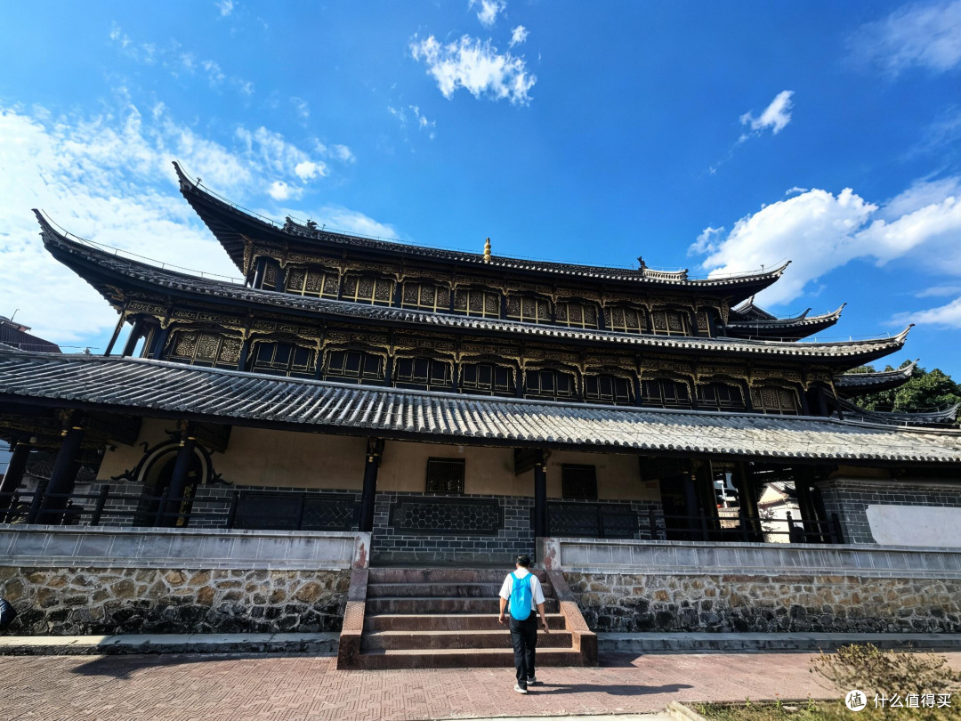 在中缅边境，我找到了最特别的南传缅寺