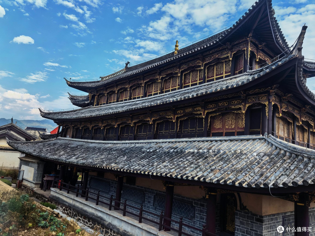 在中缅边境，我找到了最特别的南传缅寺