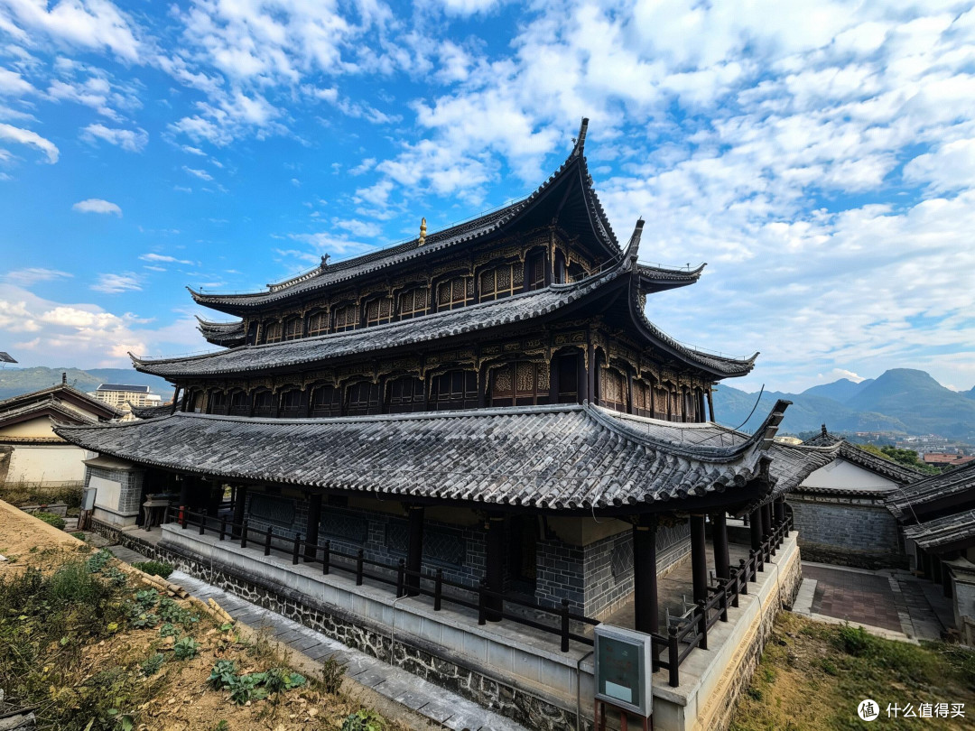 在中缅边境，我找到了最特别的南传缅寺