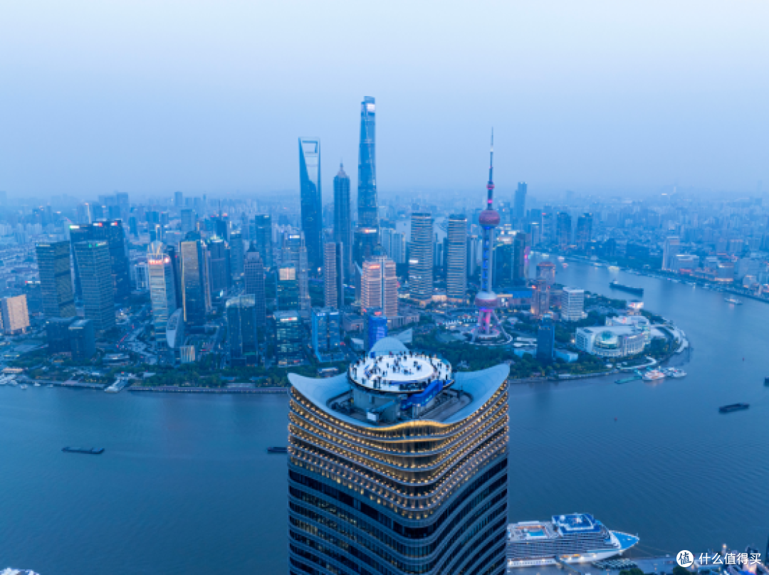 外滩小众打卡点怎么选？The Stage可以直接换一个高度看上海