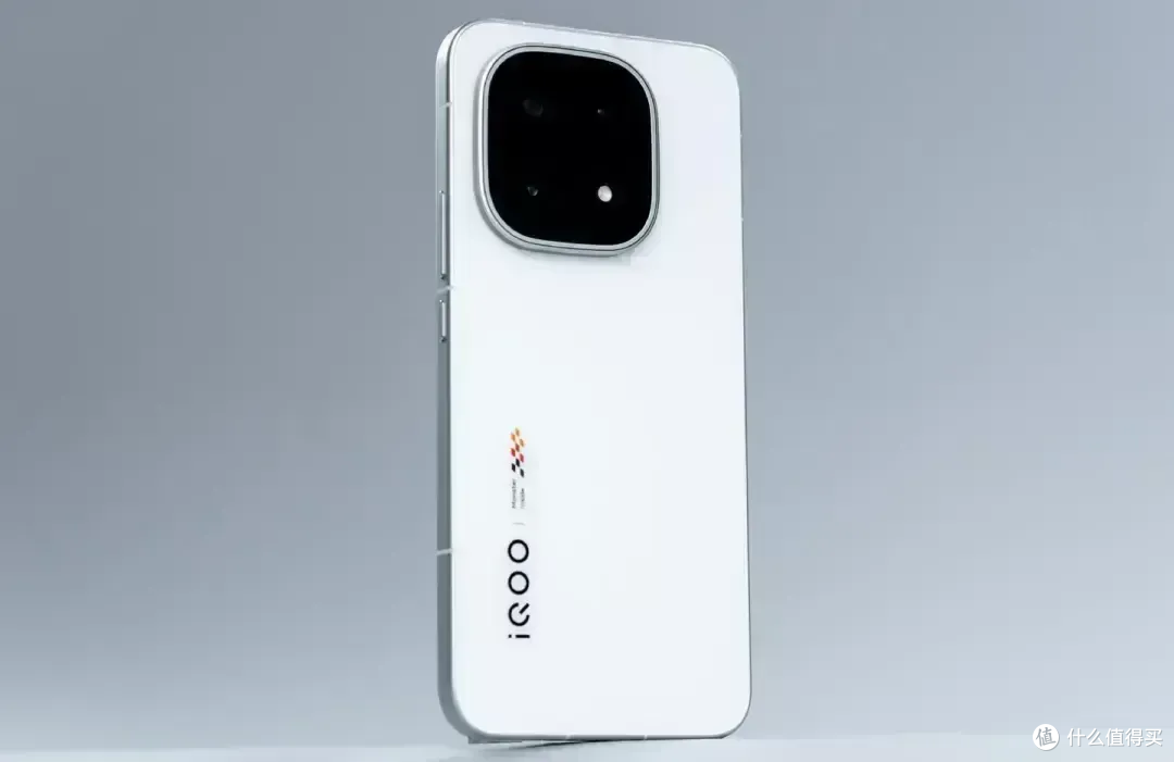 iQOO 16曝光:165Hz三星屏+第六代骁龙8至尊版+散热风扇+8500mAh