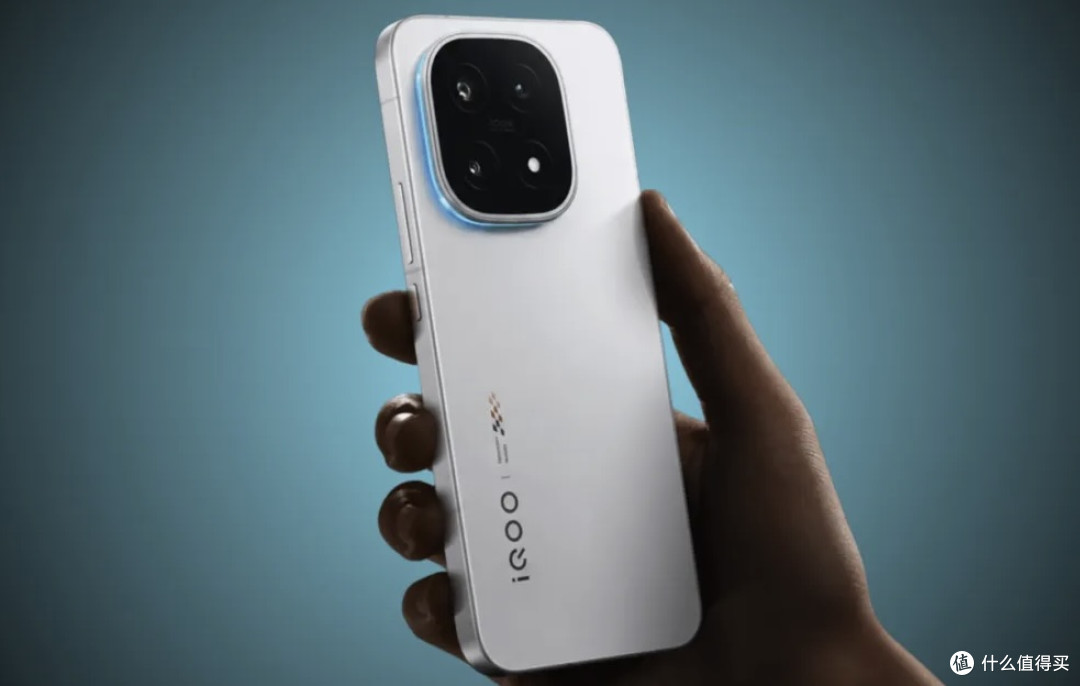 iQOO 16曝光:165Hz三星屏+第六代骁龙8至尊版+散热风扇+8500mAh