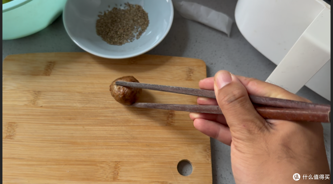 93%肉含量潮汕牛肉丸实测:宣传天花乱坠,减脂期到底能不能吃?