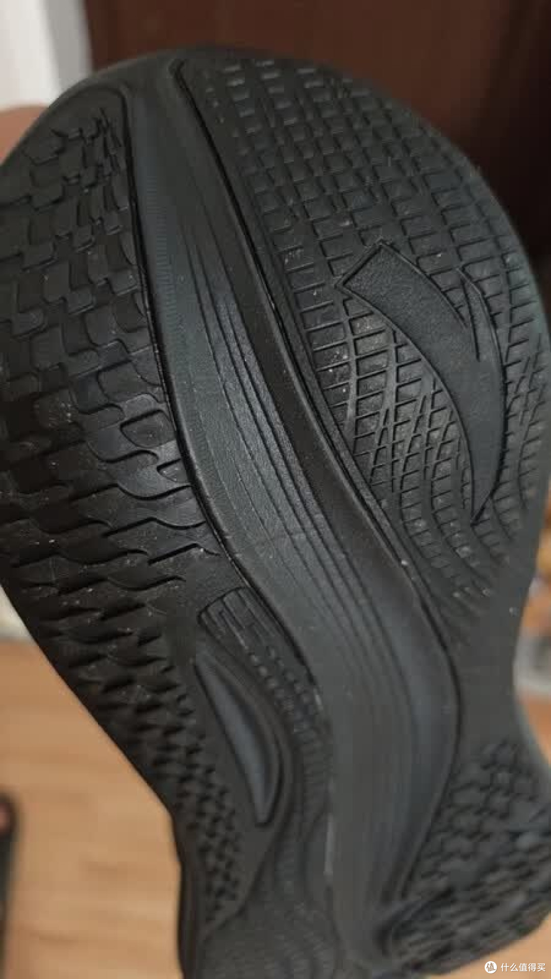 全黑跑鞋耐穿舒适评测