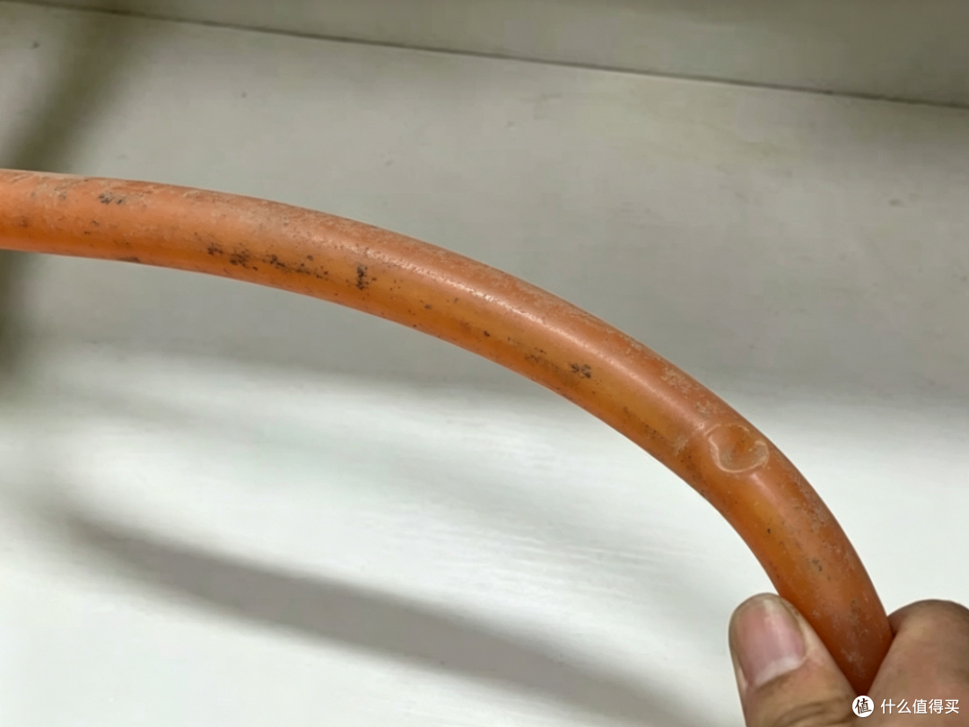 燃气安检查出大隐患!用了多年的旧燃气管,终于安心换掉了