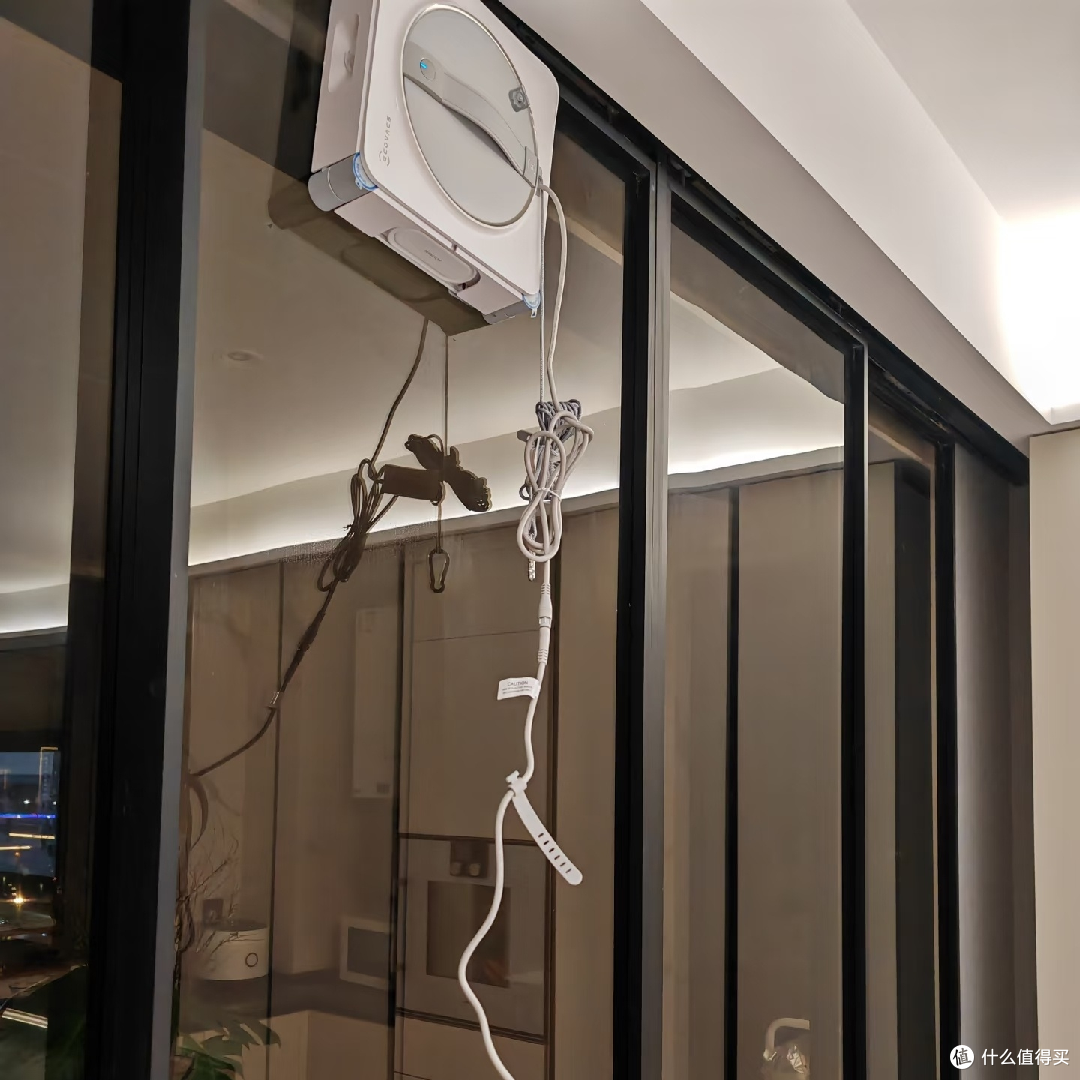 科沃斯擦窗机器人实现玻璃自由