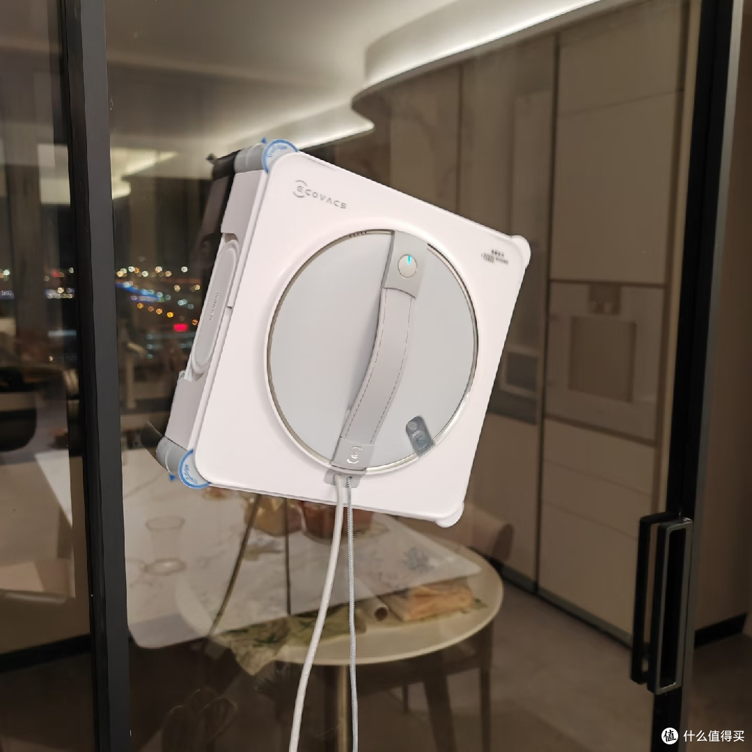 科沃斯擦窗机器人实现玻璃自由