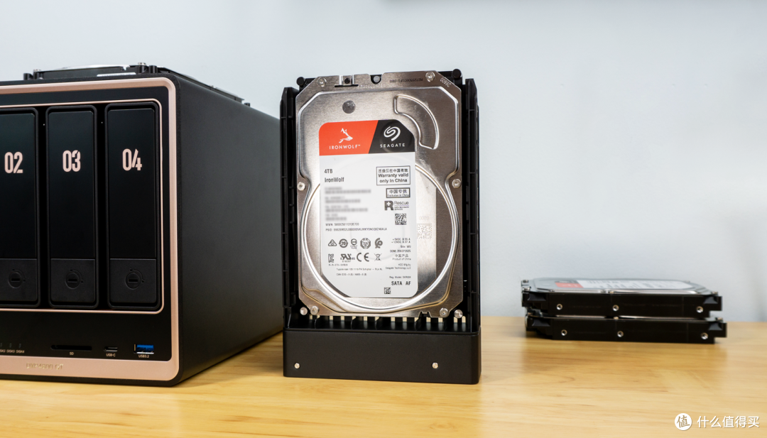 专业与好玩从不对立:绿联DXP4800 GT多重玩法,让办公娱乐全兼容