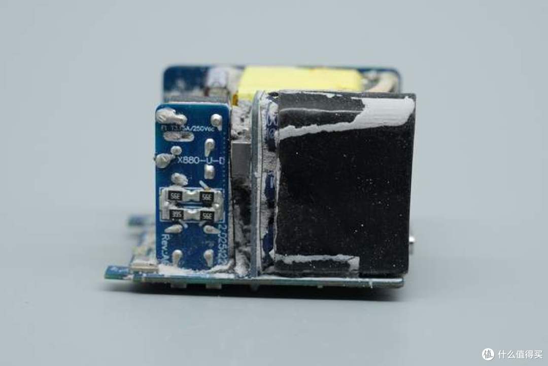 绿联Nexode Air 100W氮化镓快充拆解