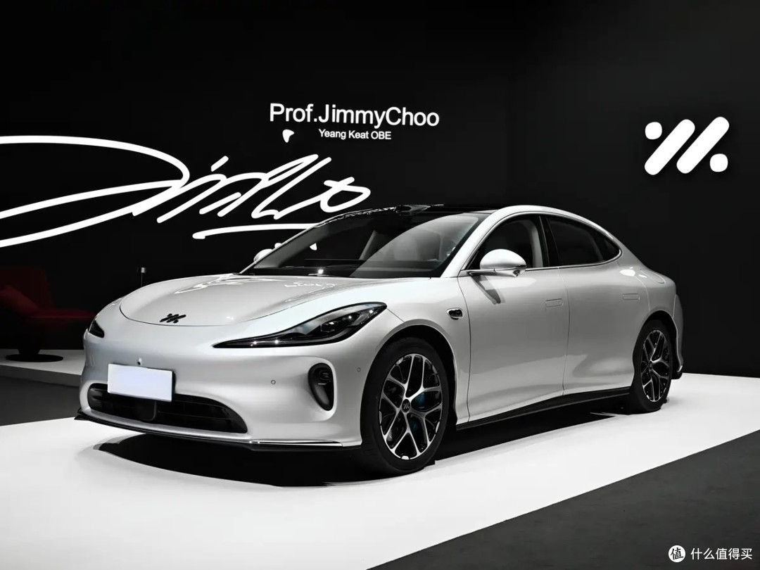 智己L6高定版:车是好车,但这1.5万高定“皮肤”,给到社交属性
