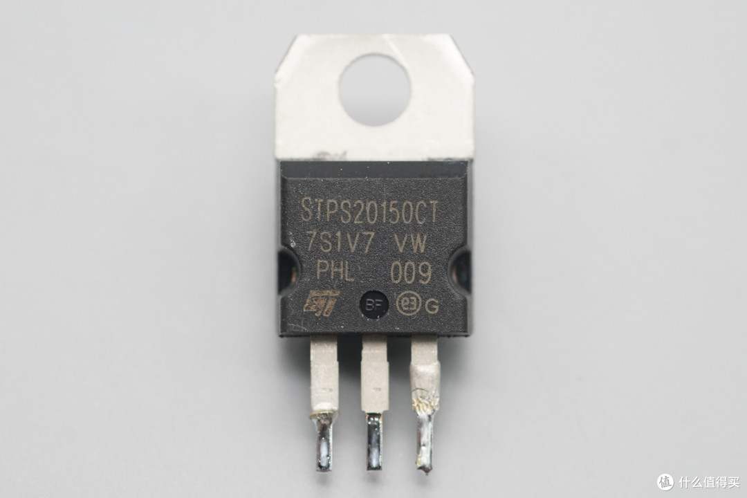 支持 N+1 冗余并联,全汉800W CRPS服务器电源拆解