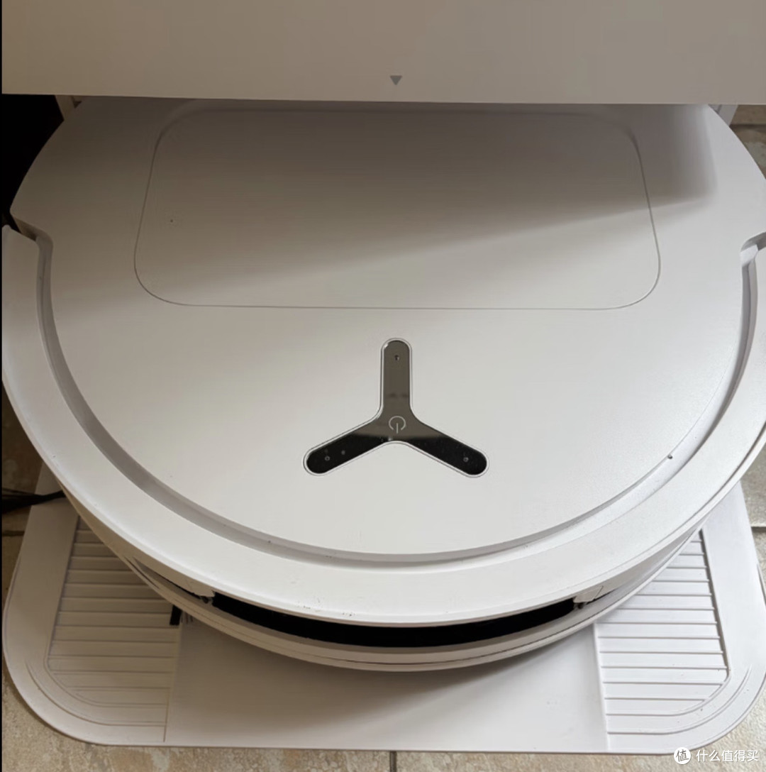 养宠家庭零缠神器！科沃斯T50 PRO实测，热水洗+双机械臂贴边清洁