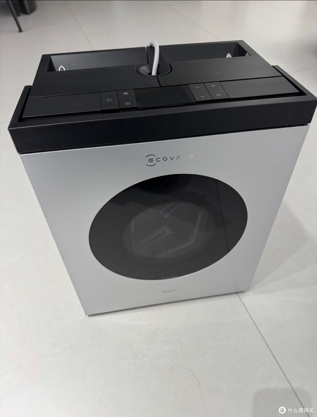科技改变居家清洁!科沃斯W3全能基站擦窗机器人实测