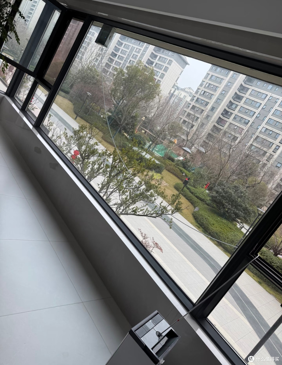 科技改变居家清洁!科沃斯W3全能基站擦窗机器人实测