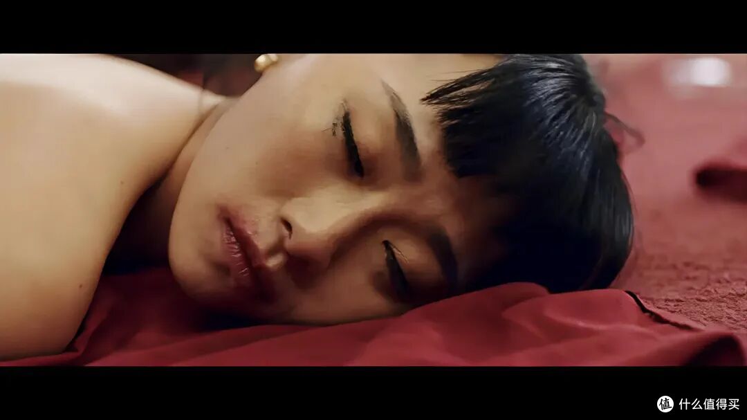 拍透娱乐圈的赤裸肮脏,这部电影太敢了