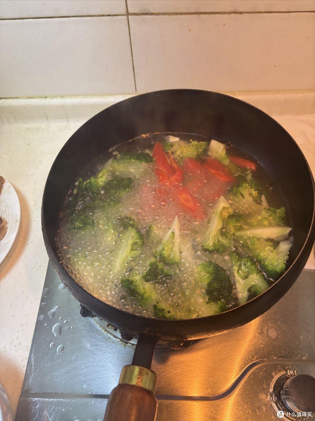 自由工作享受个人时光,温暖的厨房氛围